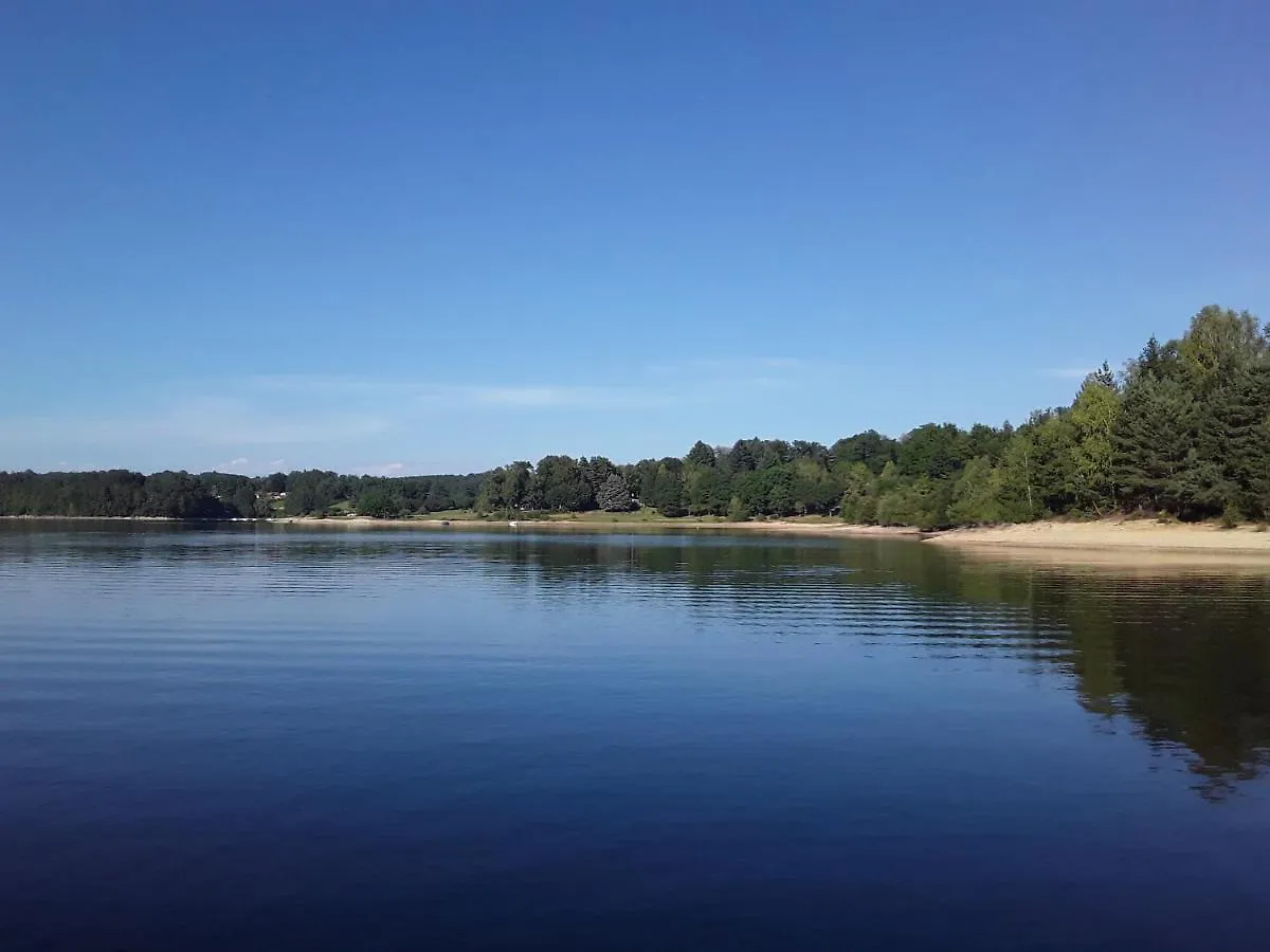 cabanes dans les arbres du lac Saint-Etienne-Cantales Séjour à la campagne