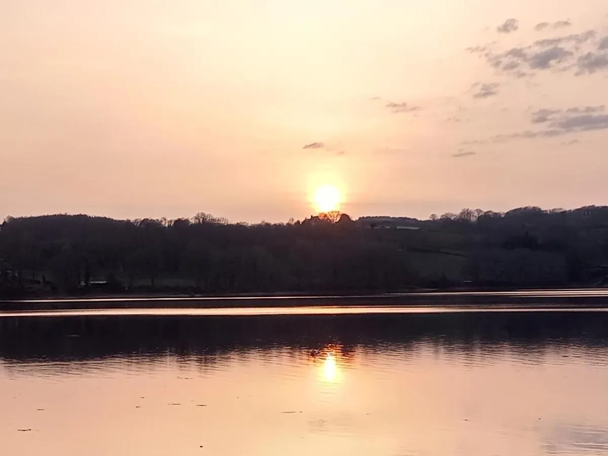 cabanes dans les arbres du lac Saint-Etienne-Cantales Séjour à la campagne