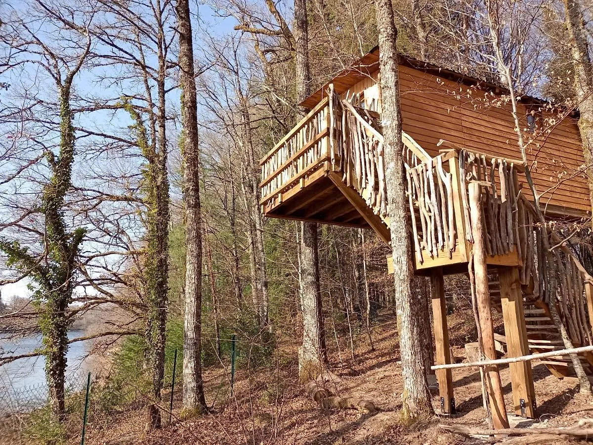 cabanes dans les arbres du lac Saint-Etienne-Cantales