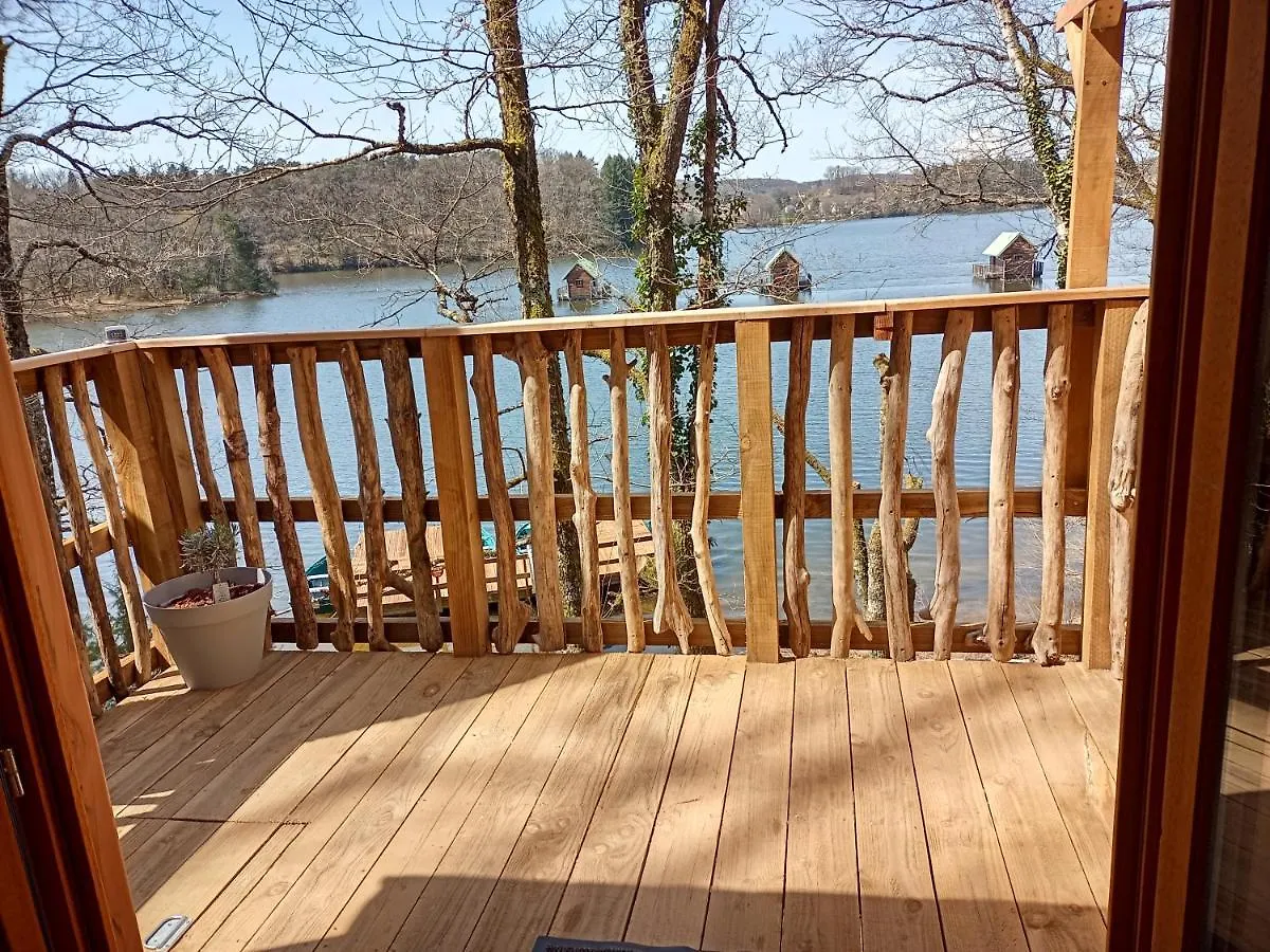 Séjour à la campagne cabanes dans les arbres du lac Saint-Etienne-Cantales