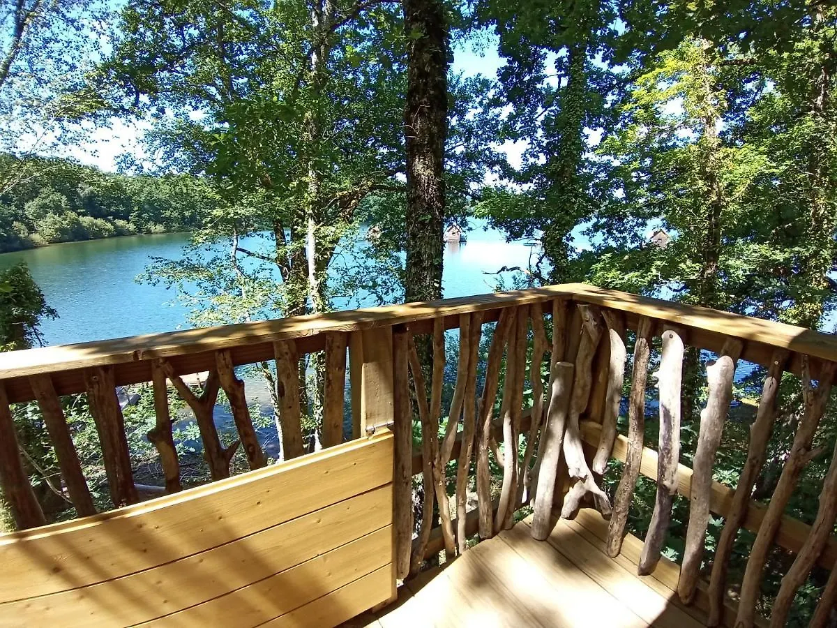 cabanes dans les arbres du lac Saint-Etienne-Cantales 0*,