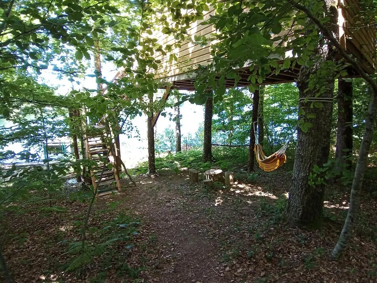 cabanes dans les arbres du lac Saint-Etienne-Cantales