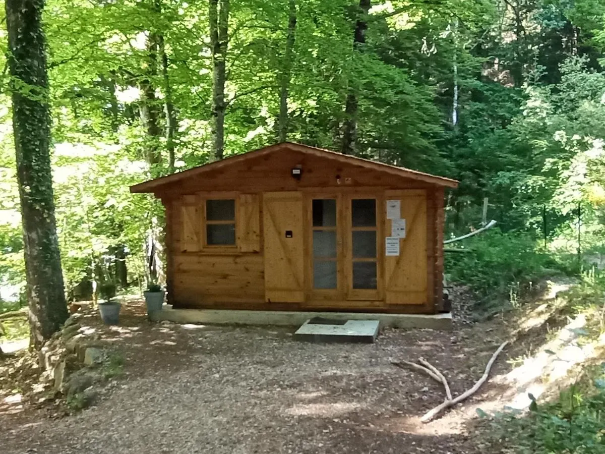 Séjour à la campagne cabanes dans les arbres du lac Saint-Etienne-Cantales