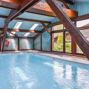 D'une A A 30 M Des Pistes Avec Piscine Partagee Et Jardin Amenage Les Houches